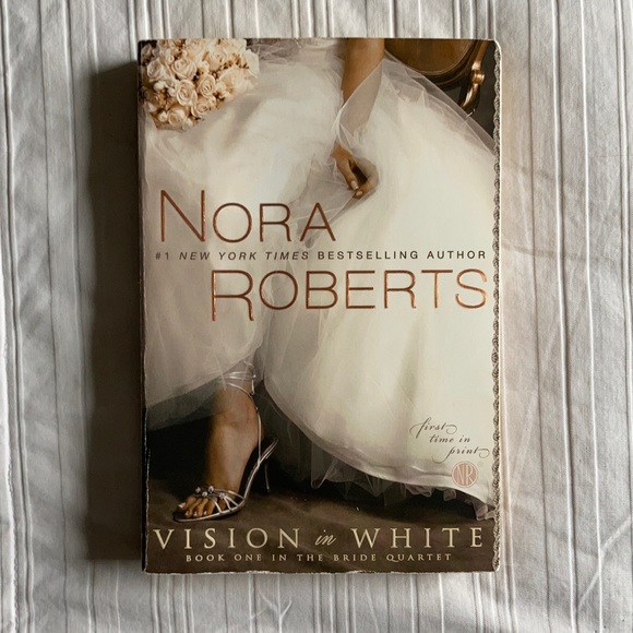 Vision In White by Nora Roberts